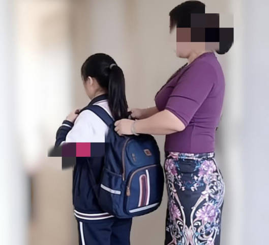 看一夜黄片早晨起来受不了送走我妹把我妈上了