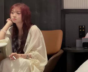 今天约了一个善谈的小妹子-曹长卿