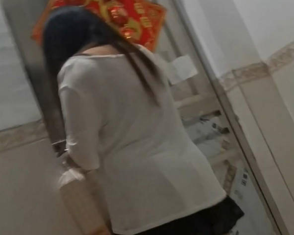 操了一个出租房子的带娃少妇