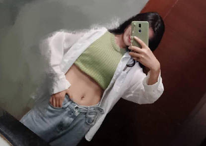 压抑不住躁动直接爬上床摸女儿逼逼揉捏女儿奶子