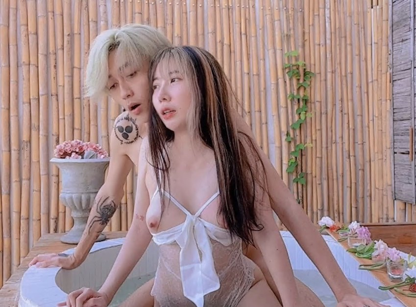 highsstn白丝泳装户外泳池操逼