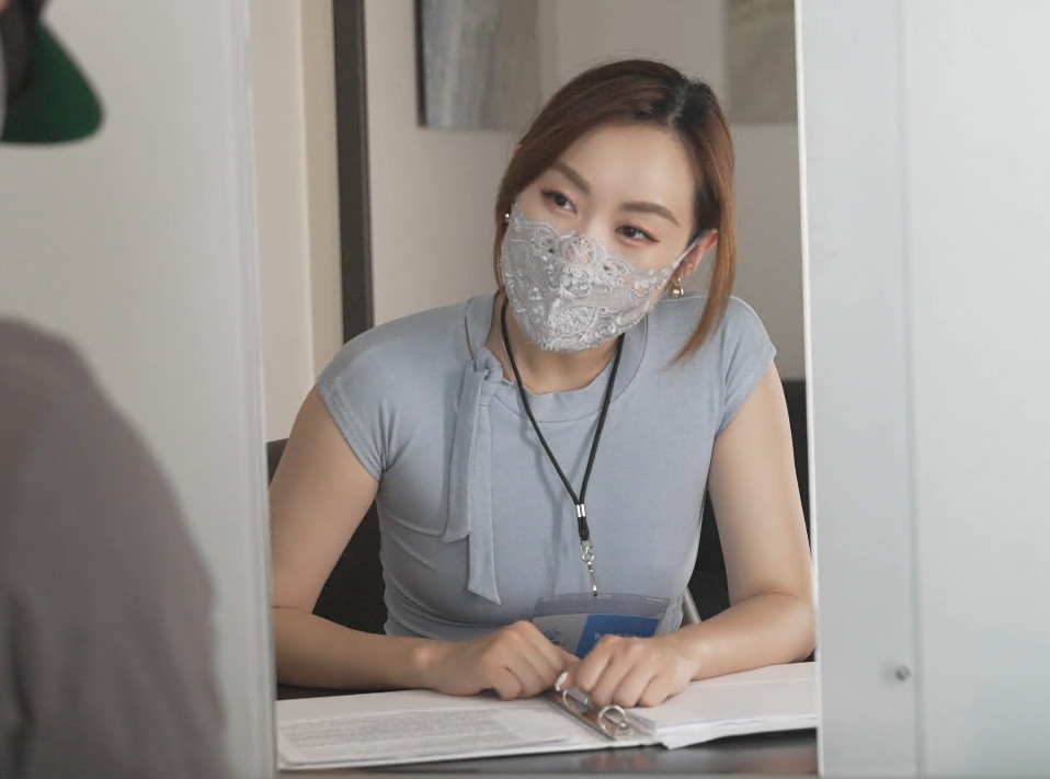 米菲兔 银行职员一边给客户办理业务一边柜台内偷偷做爱