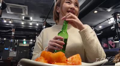 FC2PPV-1778125-拥有四分之一日本血统聪明漂亮的前时装模