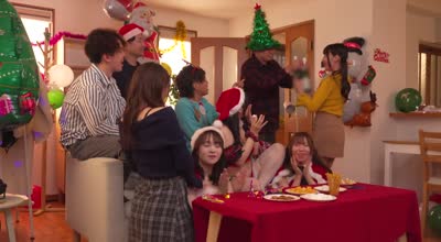 OFSD-051 陽キャたちのクリパで大乱交！？陽キャなボクには場違いなクリスマスパーティーだと思ったら誰かがイタズラで飲み物に媚●を混入！