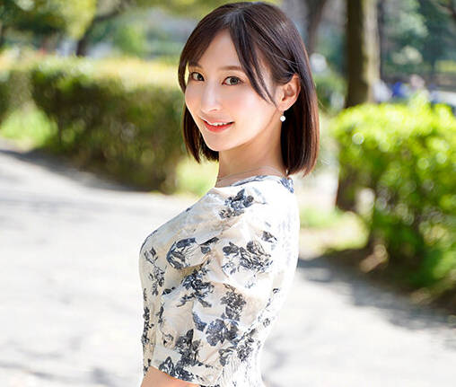 HMDNV-732 【レスで欲求不満】むっつり淫乱性欲ガチ強奥様28歳。担当美容師に浮気ち●ぽをおねだり！連続スプラッシュ生ハメイキ狂い中出しNTR！！