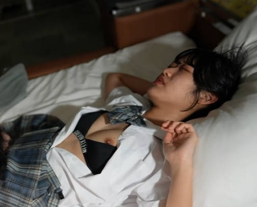 FC2PPV-4811769-超级漂亮的便利店店员