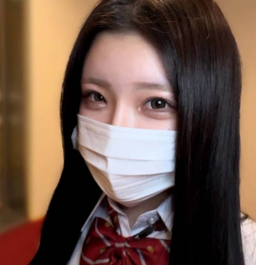 FC2PPV-4632924 一个超级温柔的18岁女孩