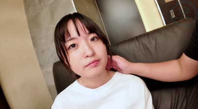 FC2PPV-4742852纯情无邪小姐姐