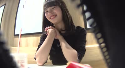 FC2PPV-1664475在游戏厅里搭讪了一个看起来单纯无辜的游戏女孩