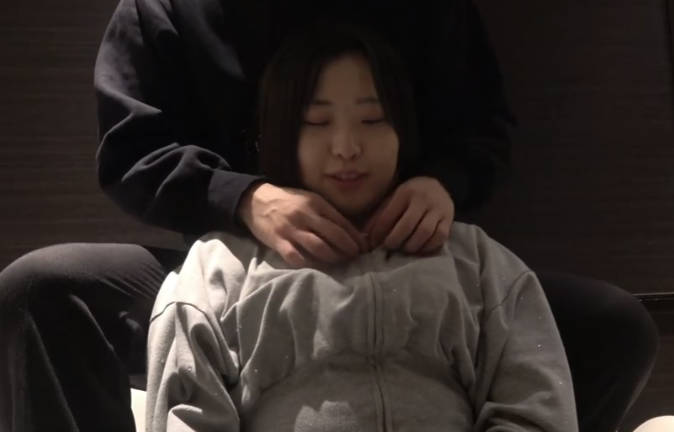 FC2PPV-4793264和心爱的女孩一起享受孕期性爱