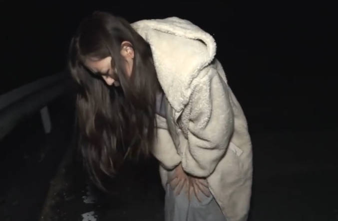 FC2PPV-2984375淫荡的女孩在街上进行了她的第一次户外性爱