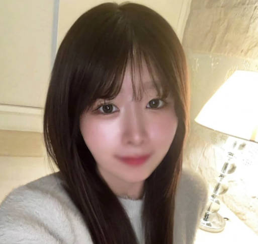 FC2PPV-4602819 22岁美甲师努力维持生计