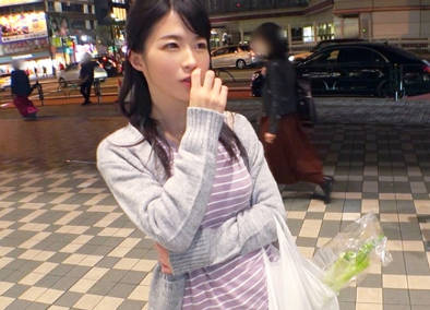 200gana-2404在目黑搭讪性欲过剩的人妻好久没和老公在一起也没有外遇的经验